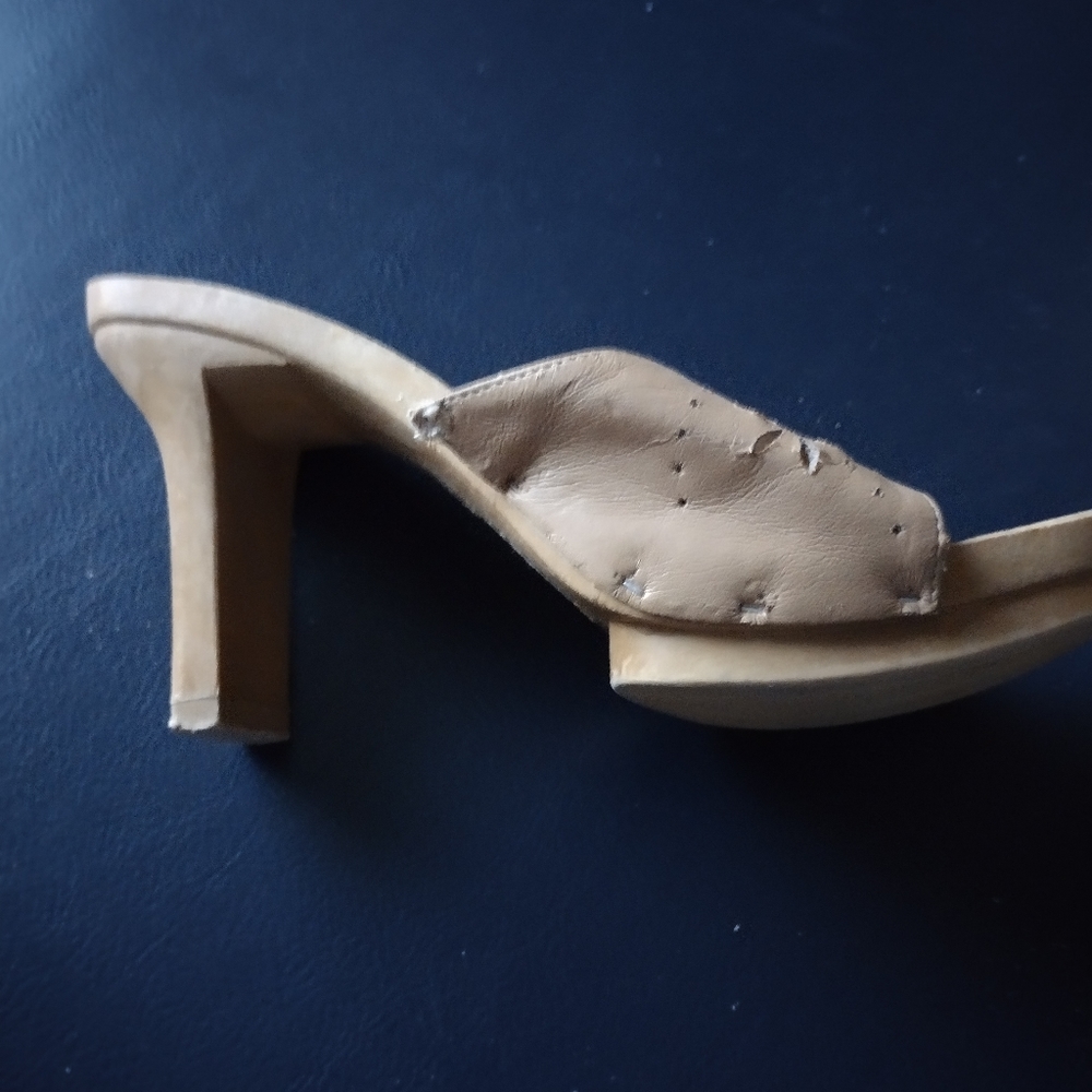CITY SNAPPERS TAN FAUX WOOD SANDALS - Picture 8 of 8